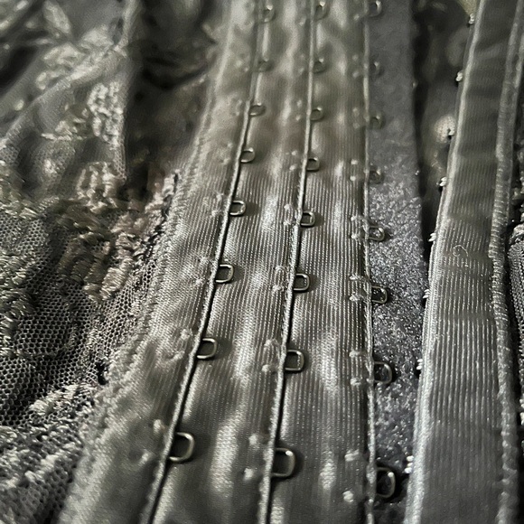 La Vie En Rose Black Corset - Picture 3 of 6